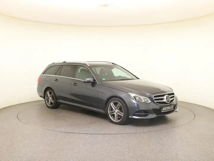 Additional image of the vehicle