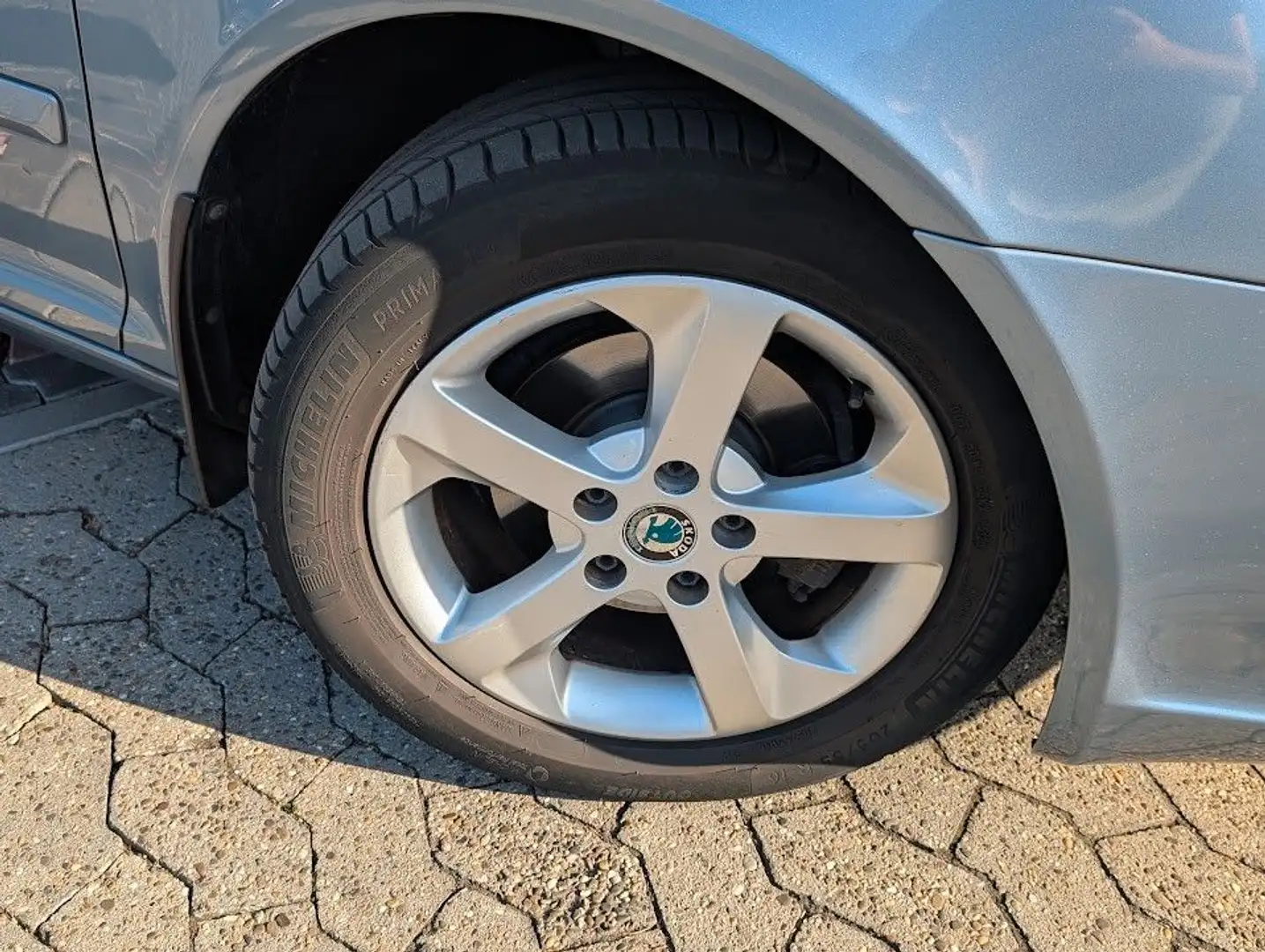 Vehicle image, number 4