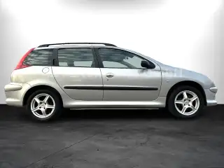 Vehicle image thumbnail, number 6