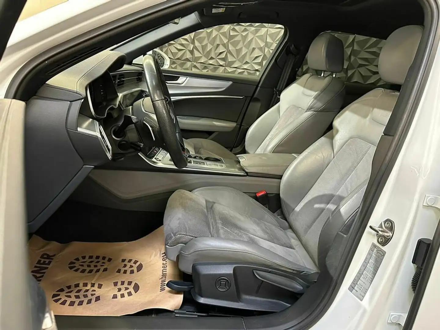 Vehicle image, number 13