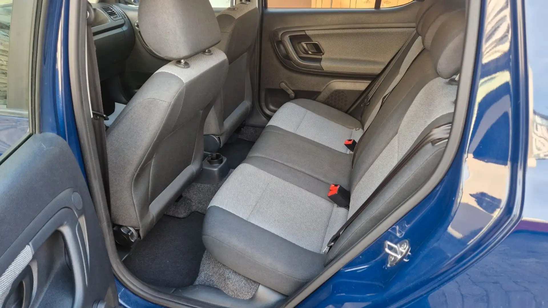 Vehicle image, number 8
