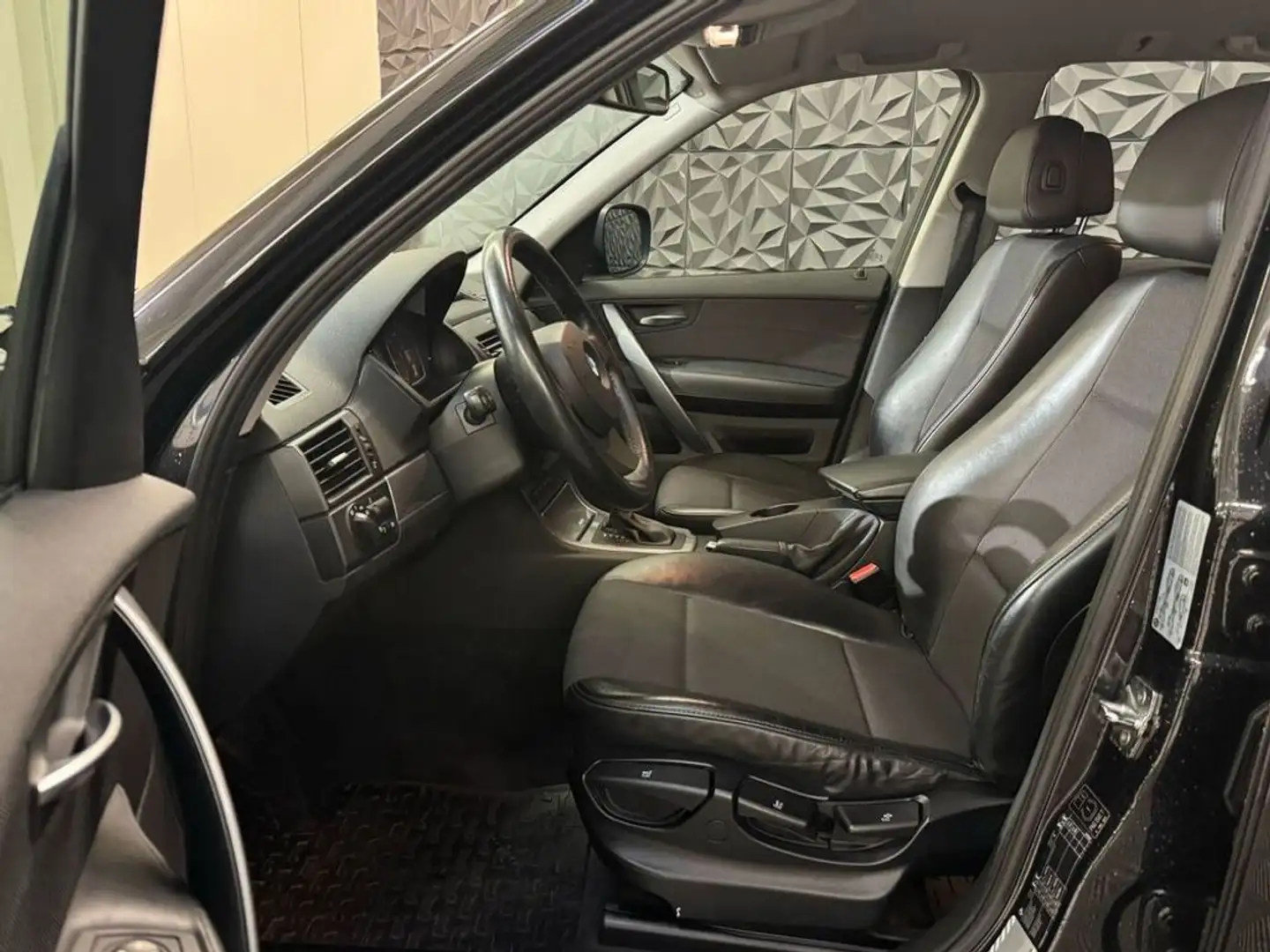 Vehicle image, number 11