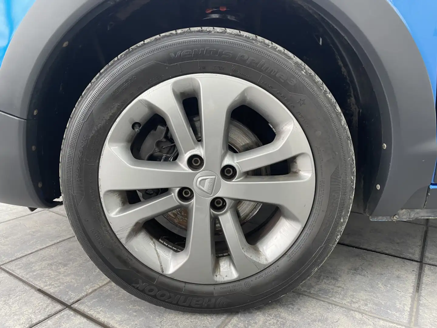 Vehicle image, number 4