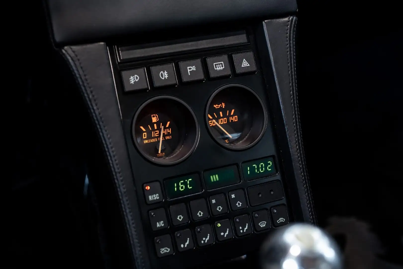Vehicle image, number 16