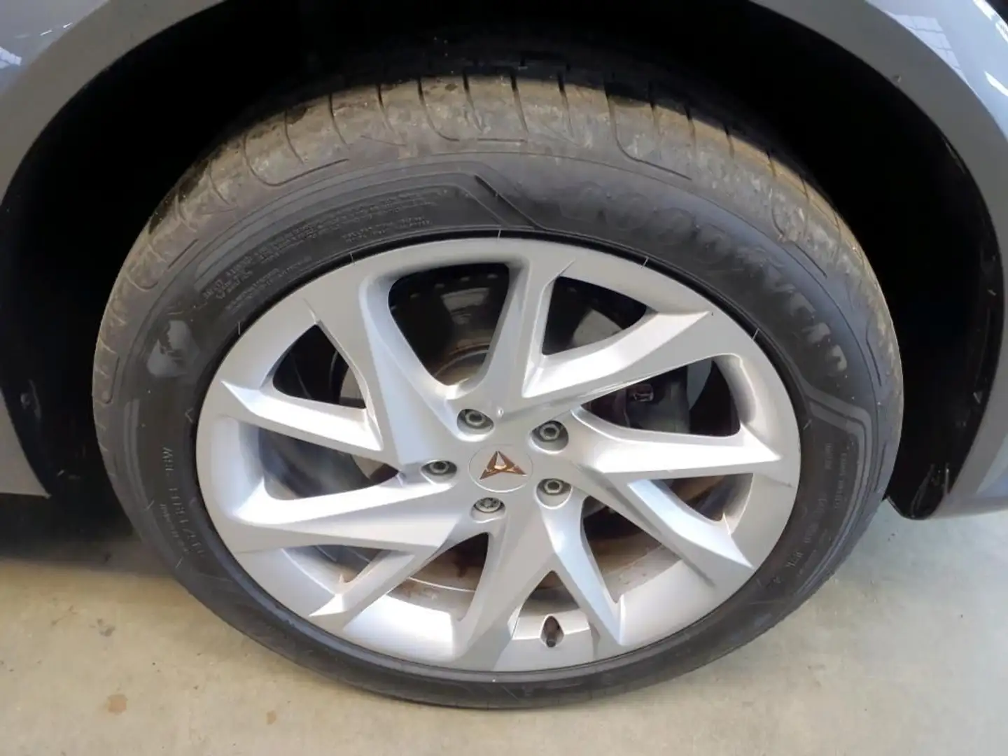 Vehicle image, number 10