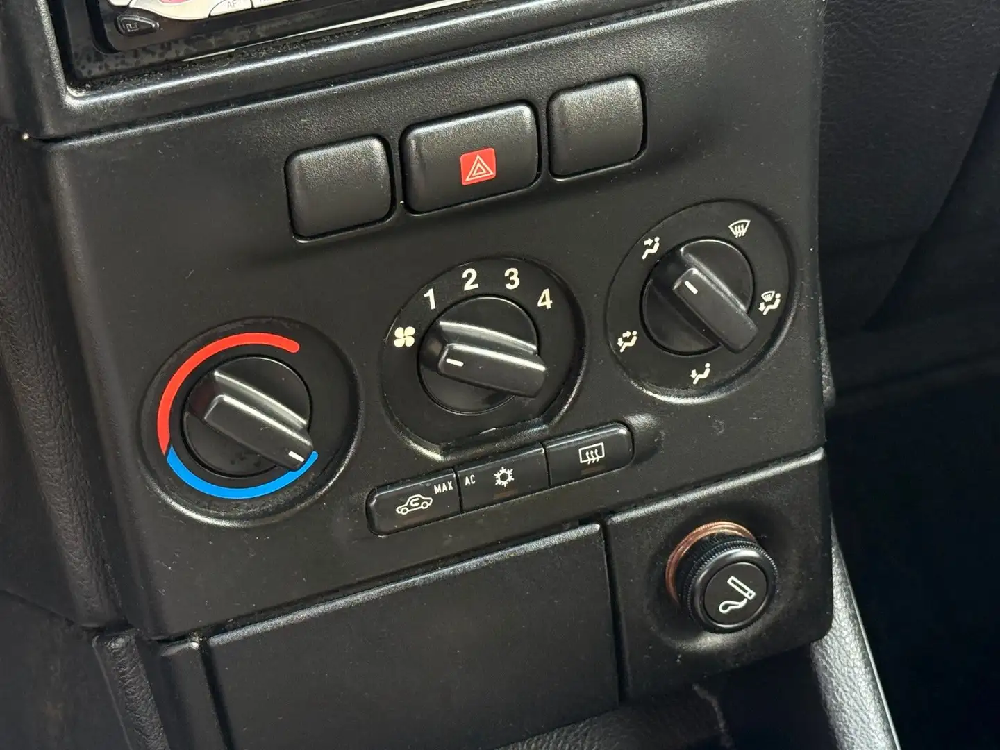 Vehicle image, number 16
