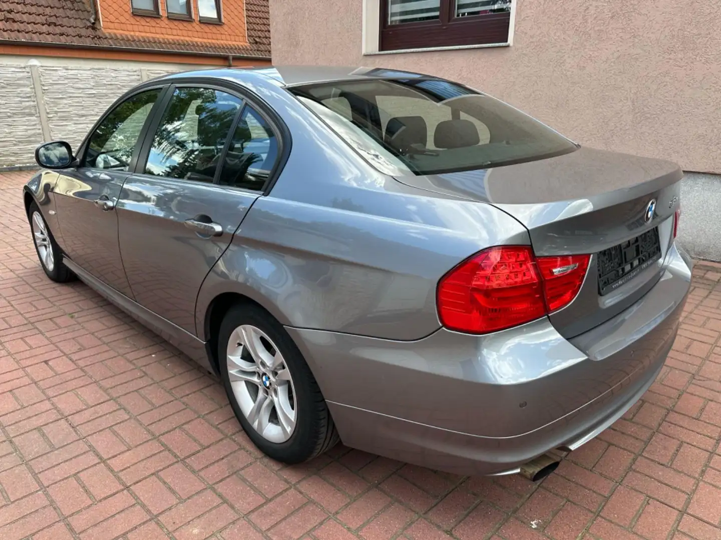 Vehicle image, number 6