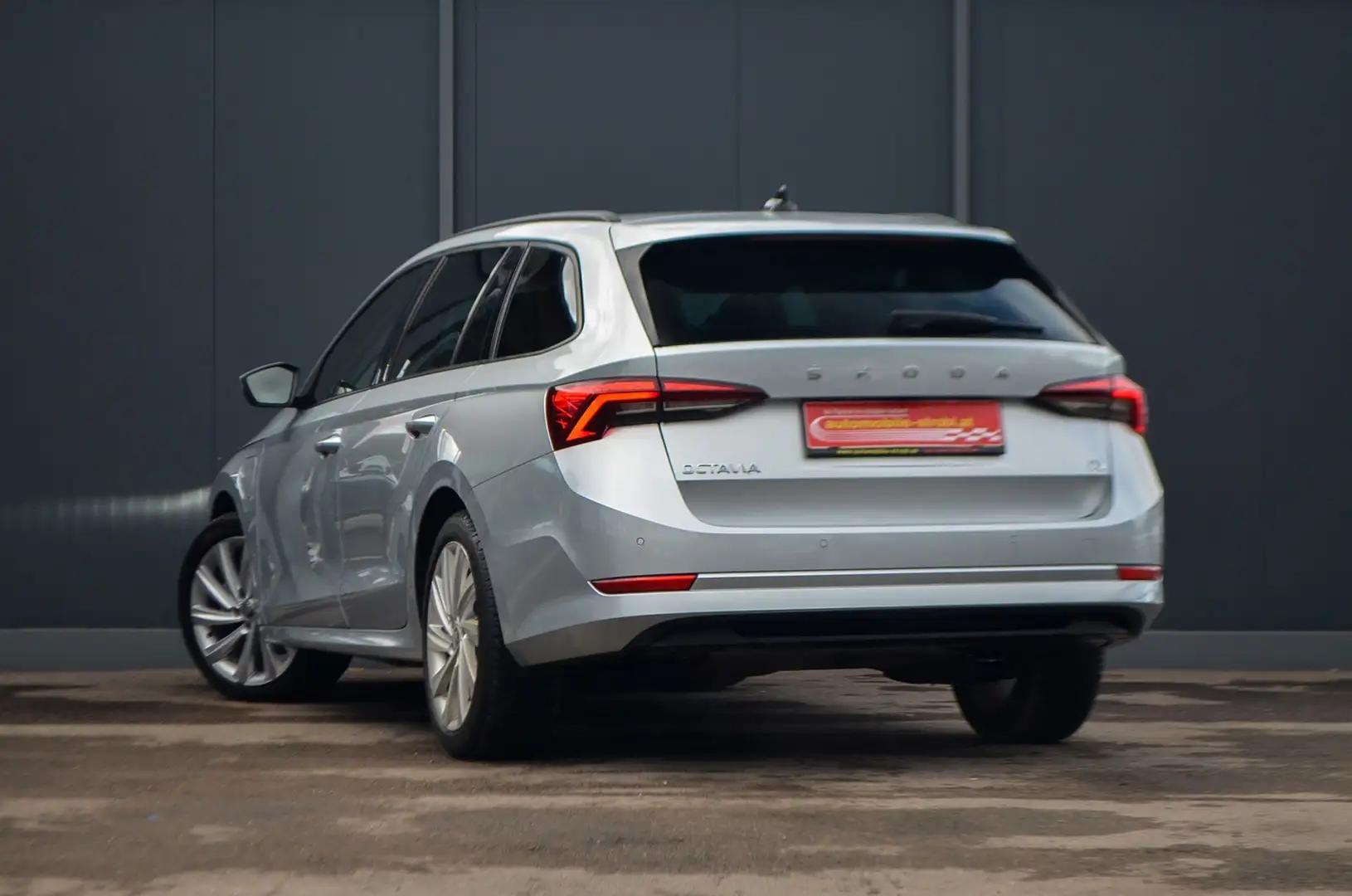 Vehicle image, number 4