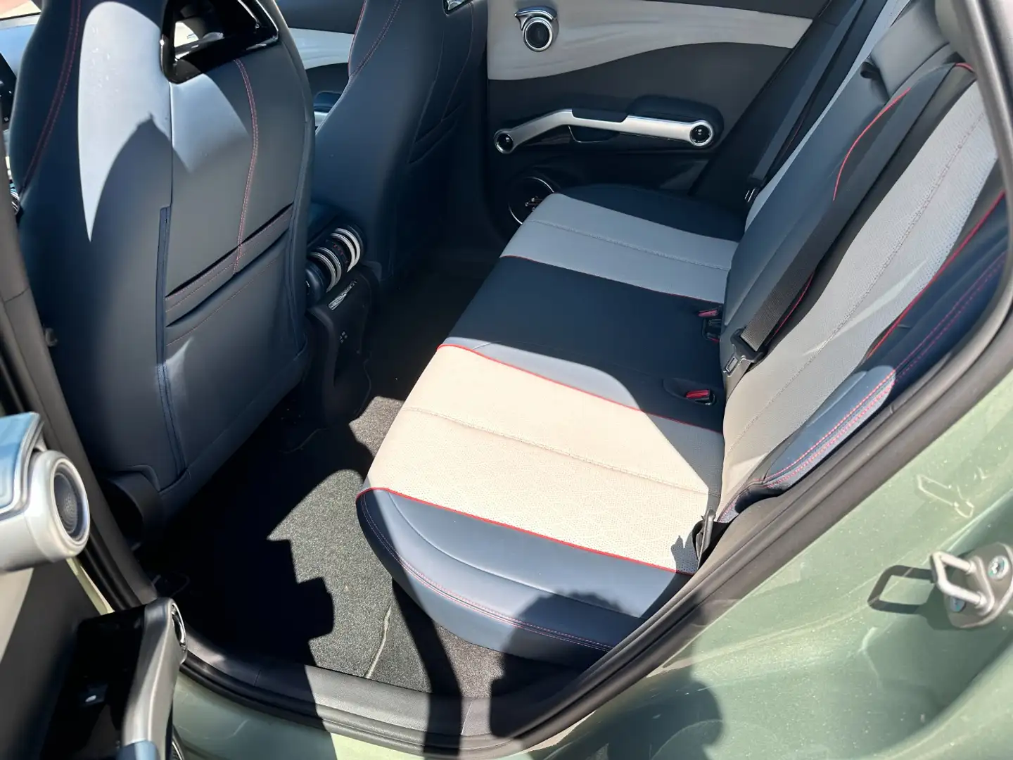 Vehicle image, number 9