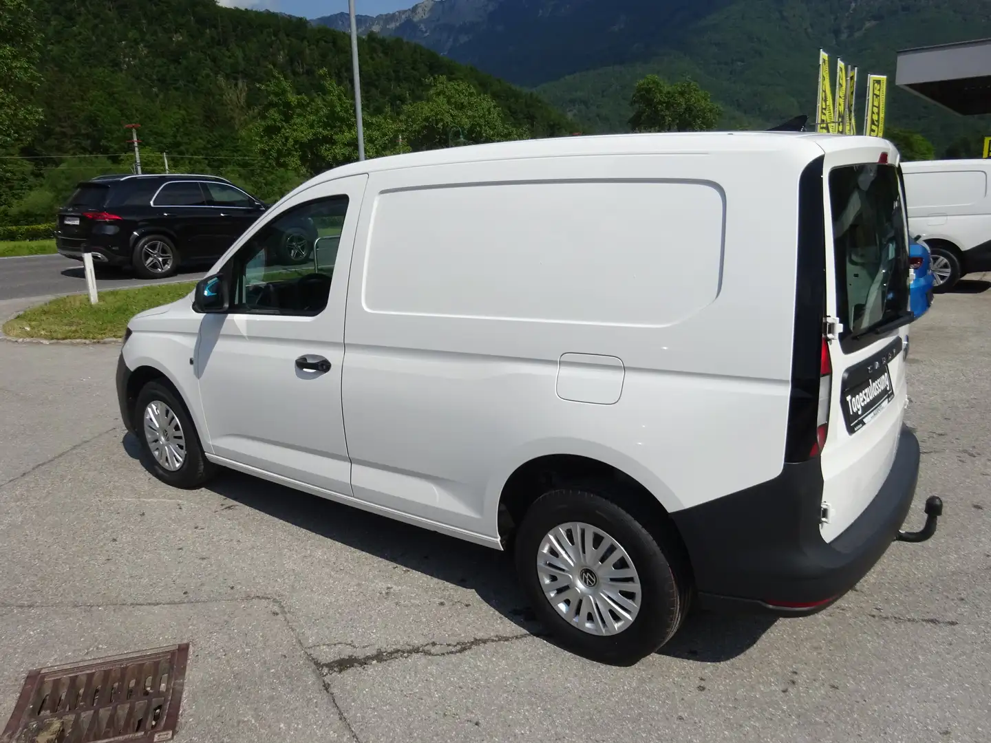 Vehicle image, number 6