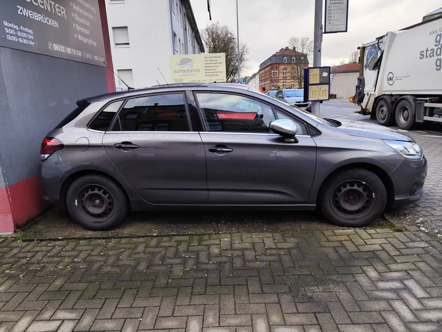 Vehicle image, number 4