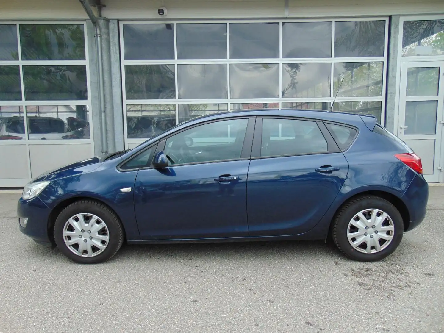 Vehicle image, number 3