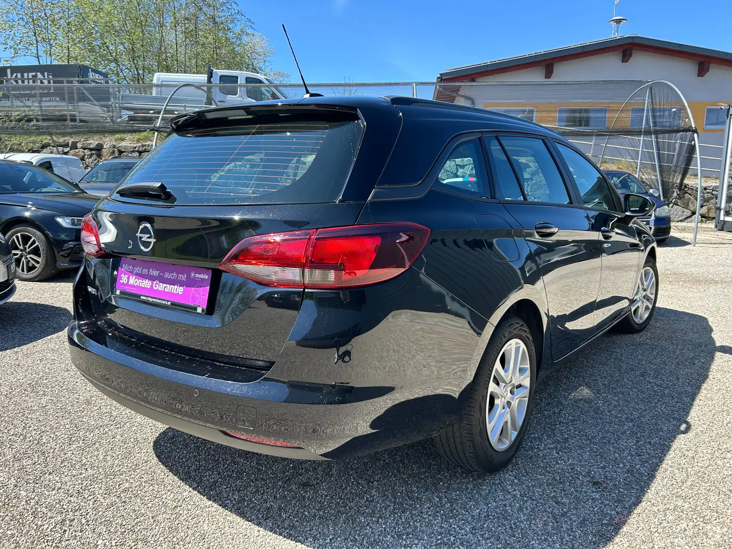 Vehicle image, number 13