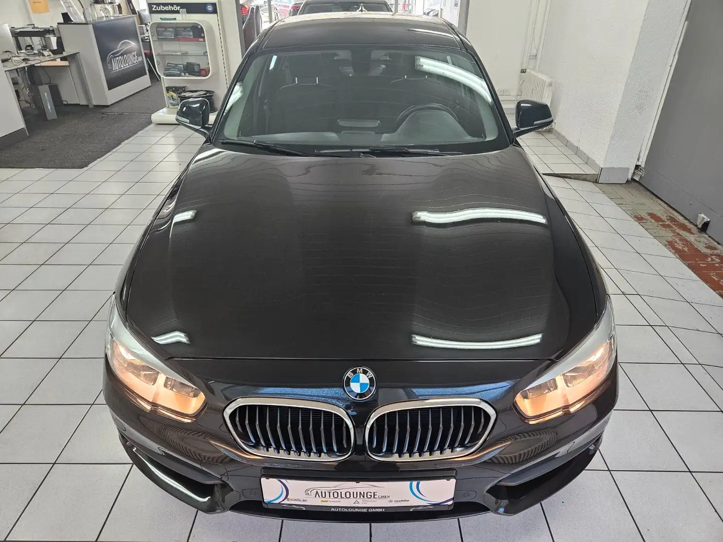 Vehicle image, number 2
