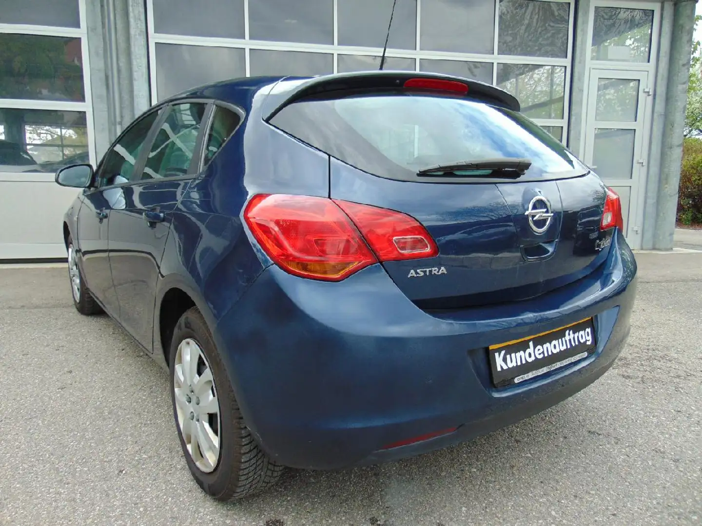 Vehicle image, number 4