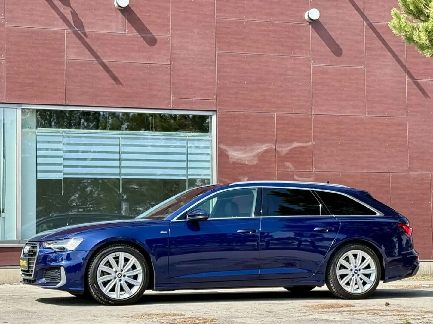 Vehicle image, number 9