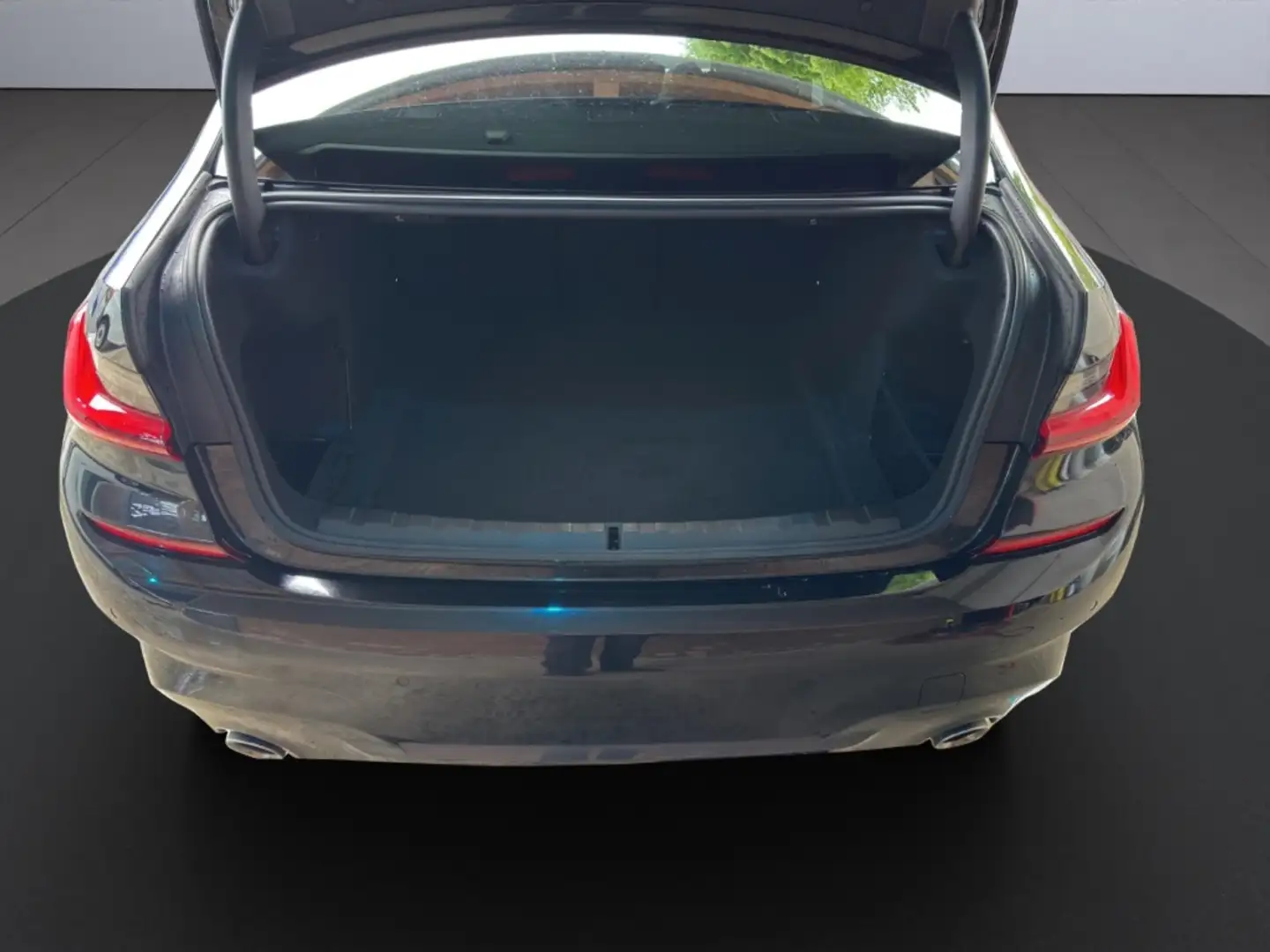 Vehicle image, number 16