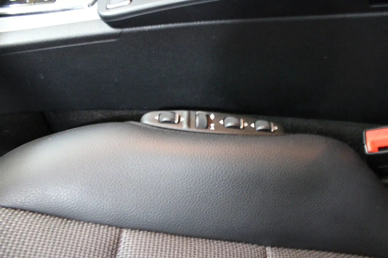 Vehicle image, number 10