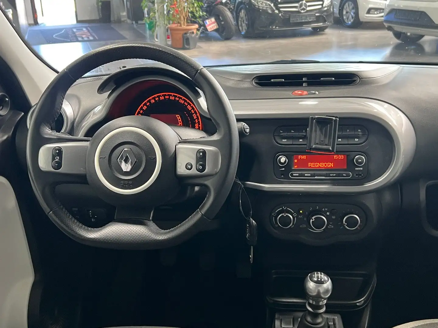 Vehicle image, number 12
