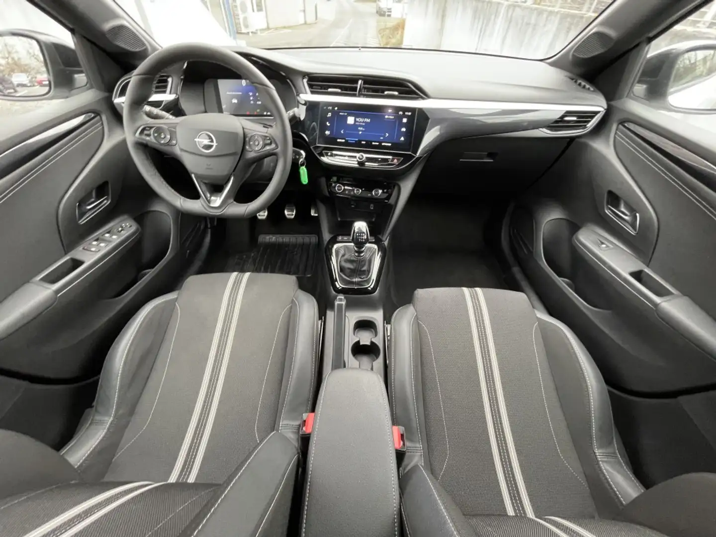 Vehicle image, number 12