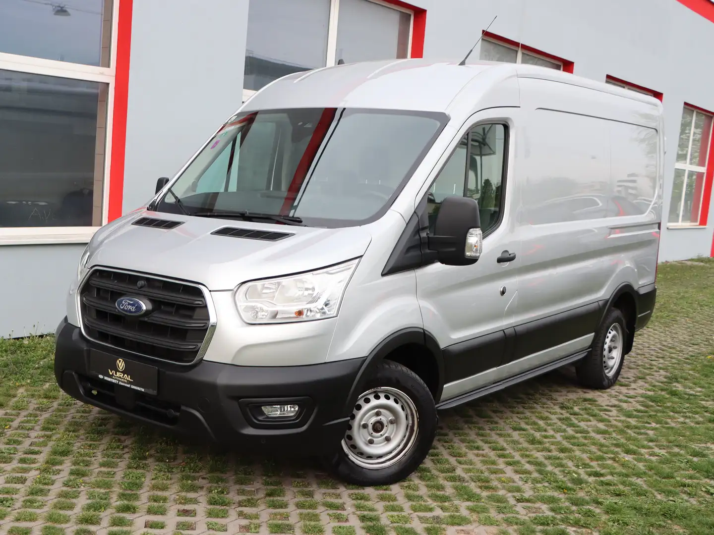 Vehicle image, number 12