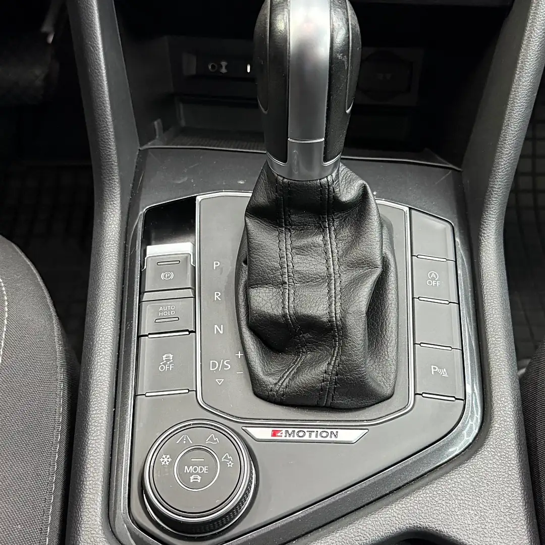 Vehicle image, number 13