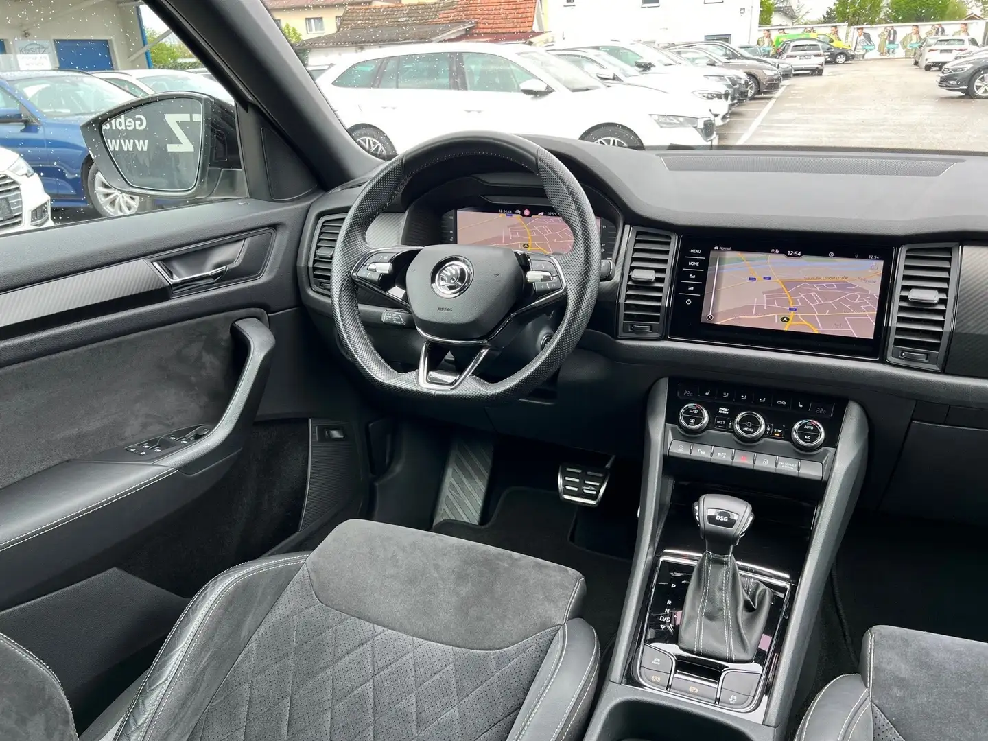 Vehicle image, number 12