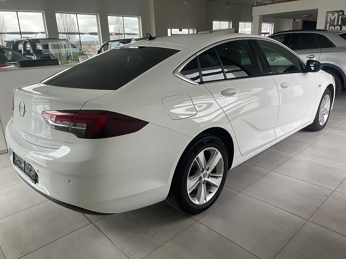 Vehicle image, number 4