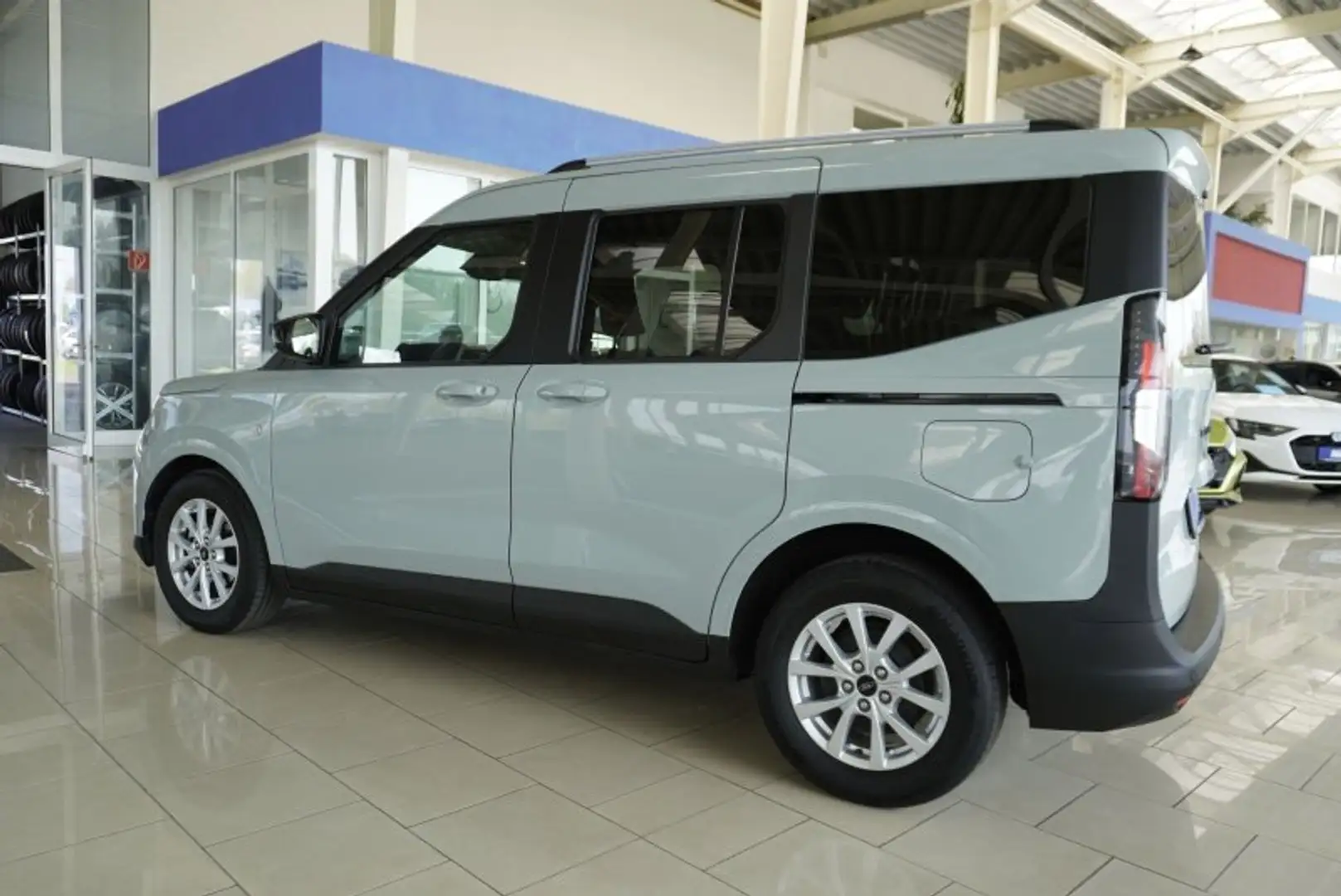 Vehicle image, number 6