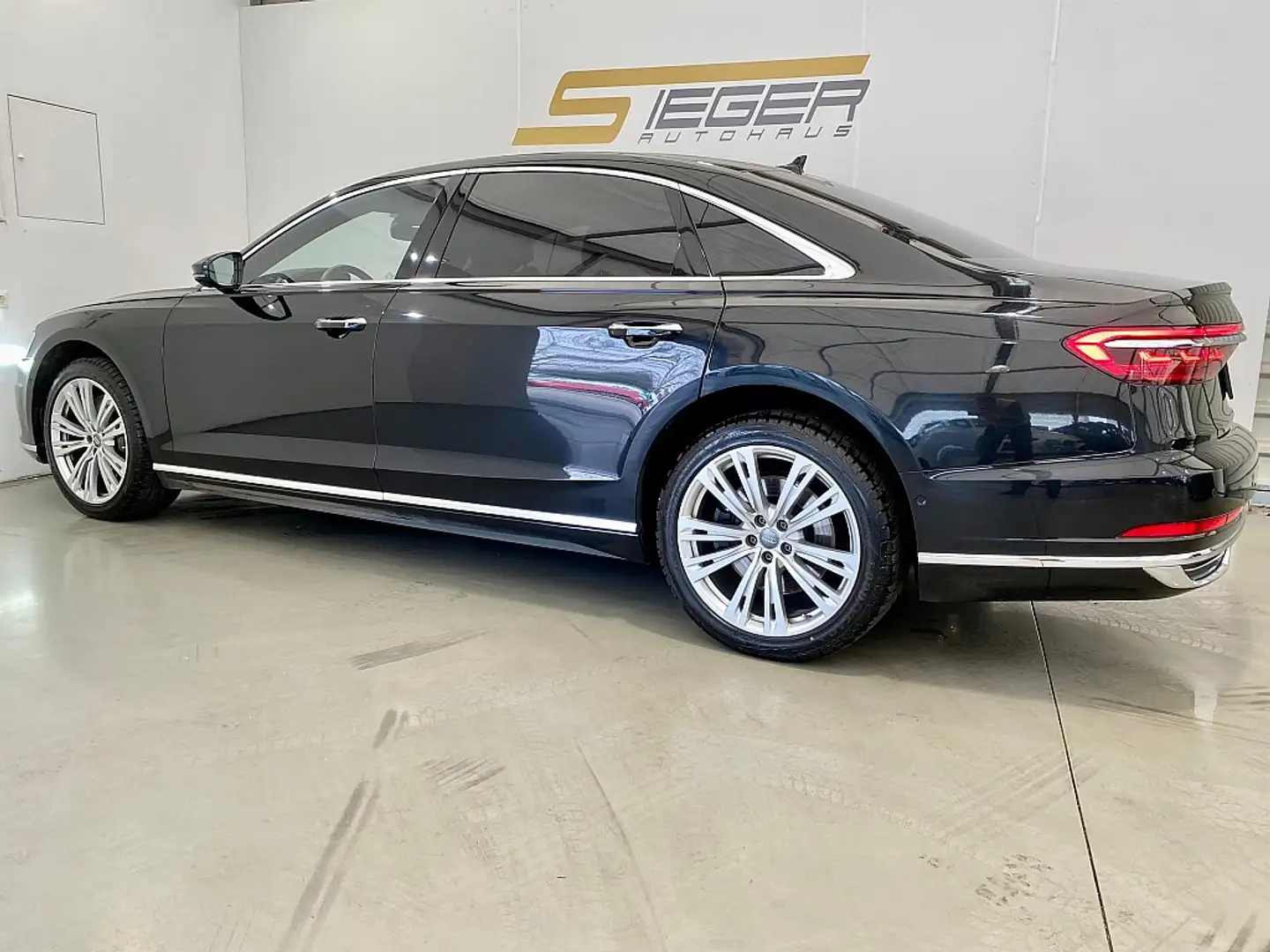 Vehicle image, number 6