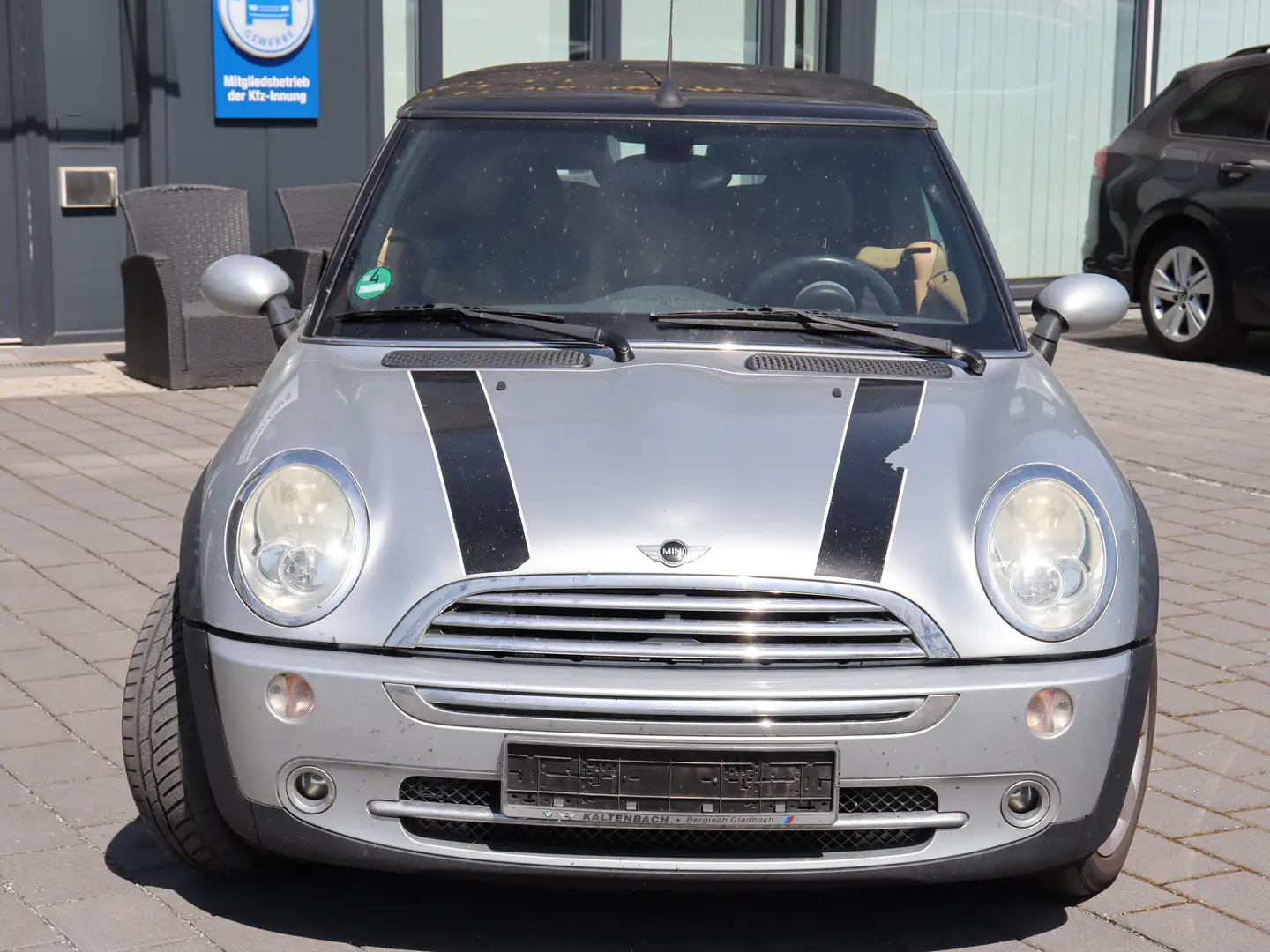 Vehicle image, number 2