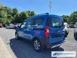 Vehicle image thumbnail, number 3