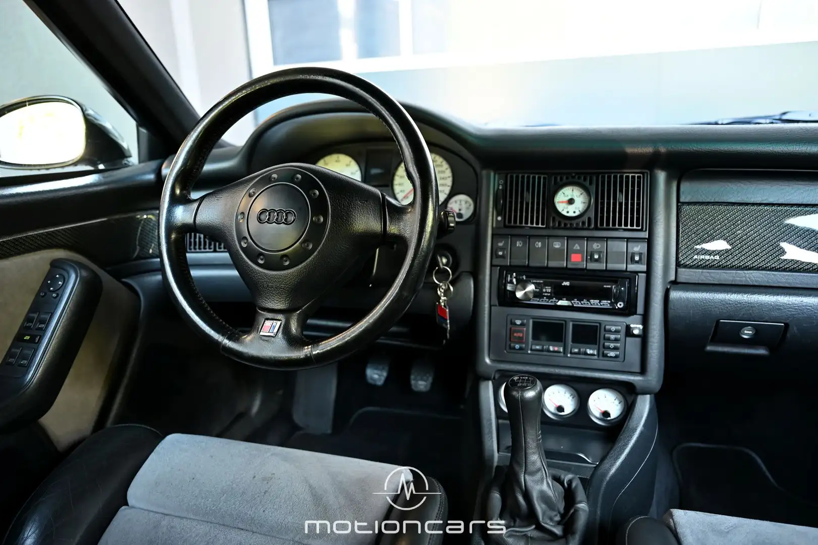 Vehicle image, number 12