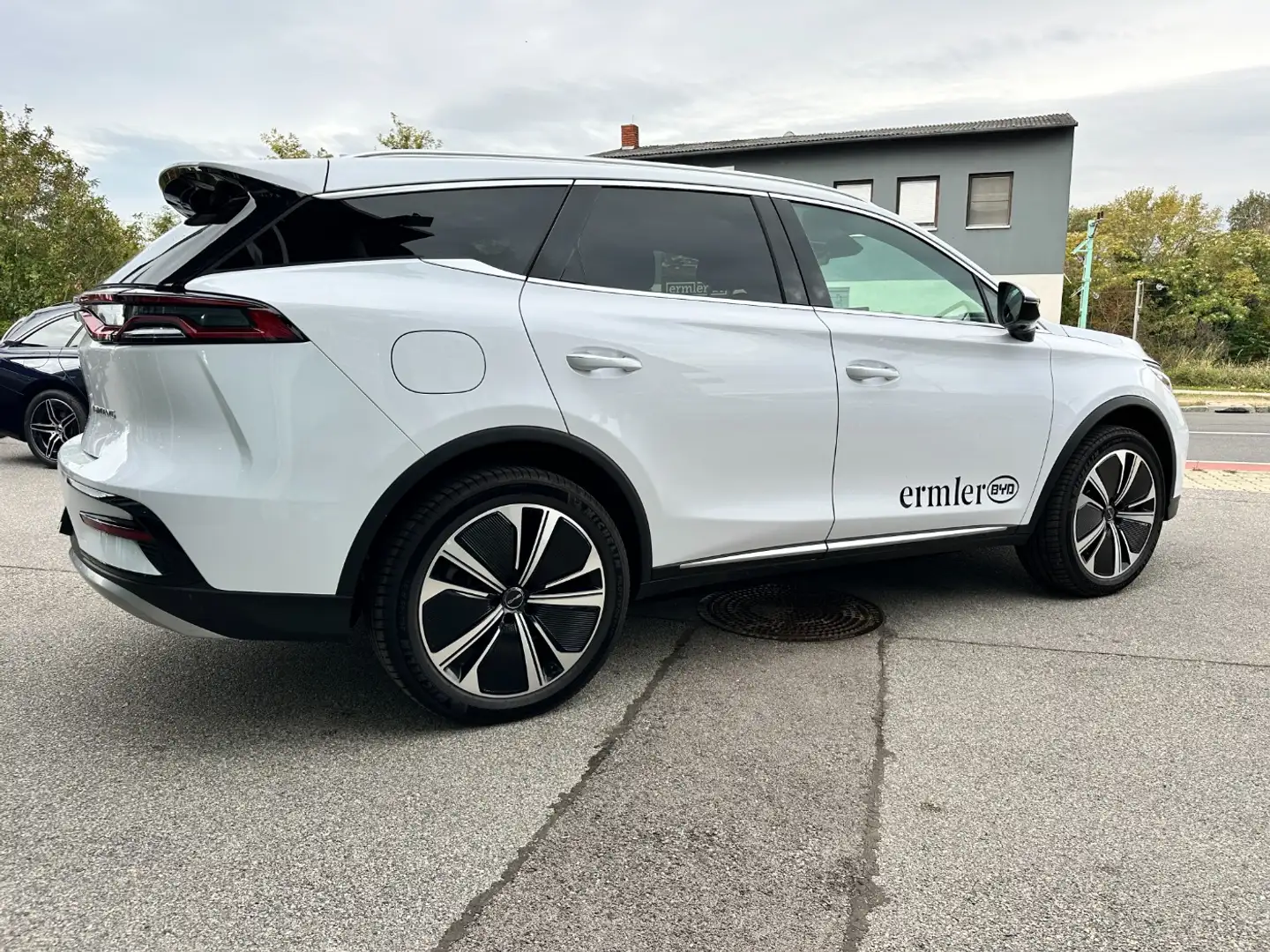 Vehicle image, number 6