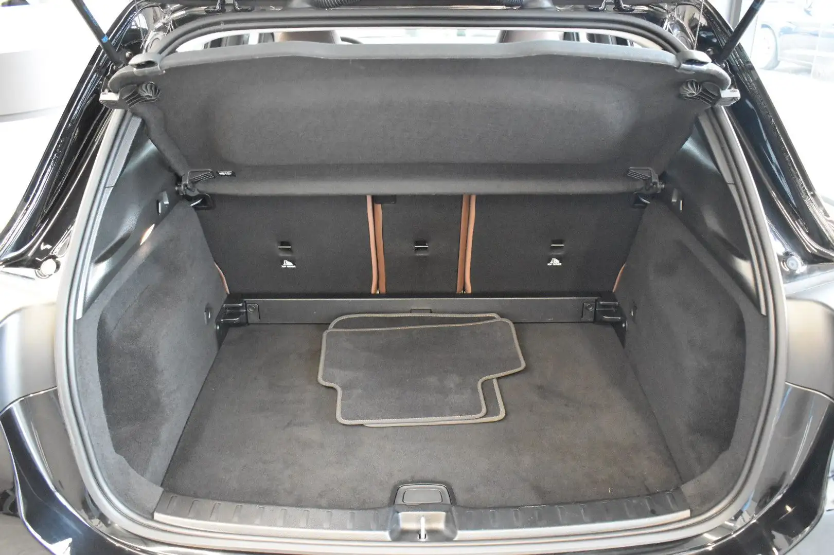 Vehicle image, number 12