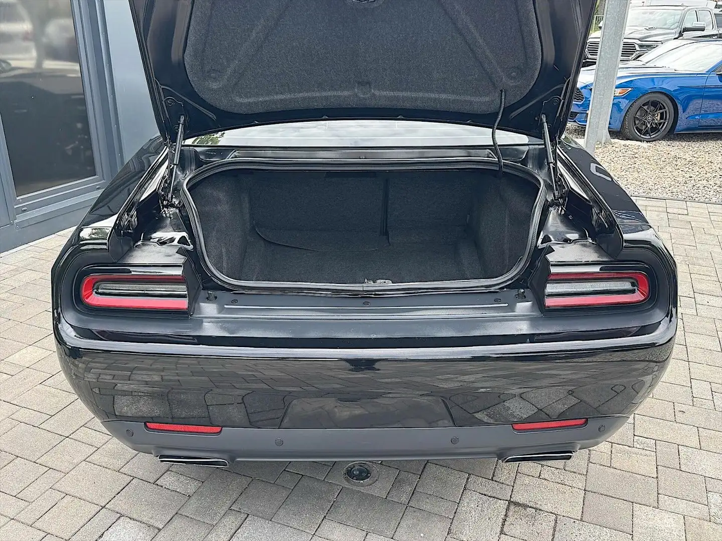 Vehicle image, number 8