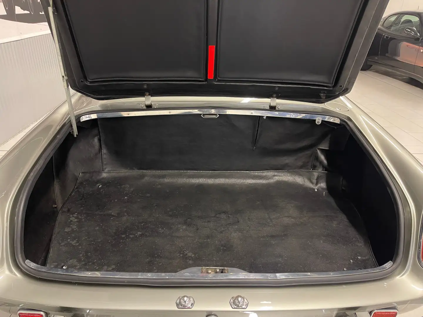 Vehicle image, number 9