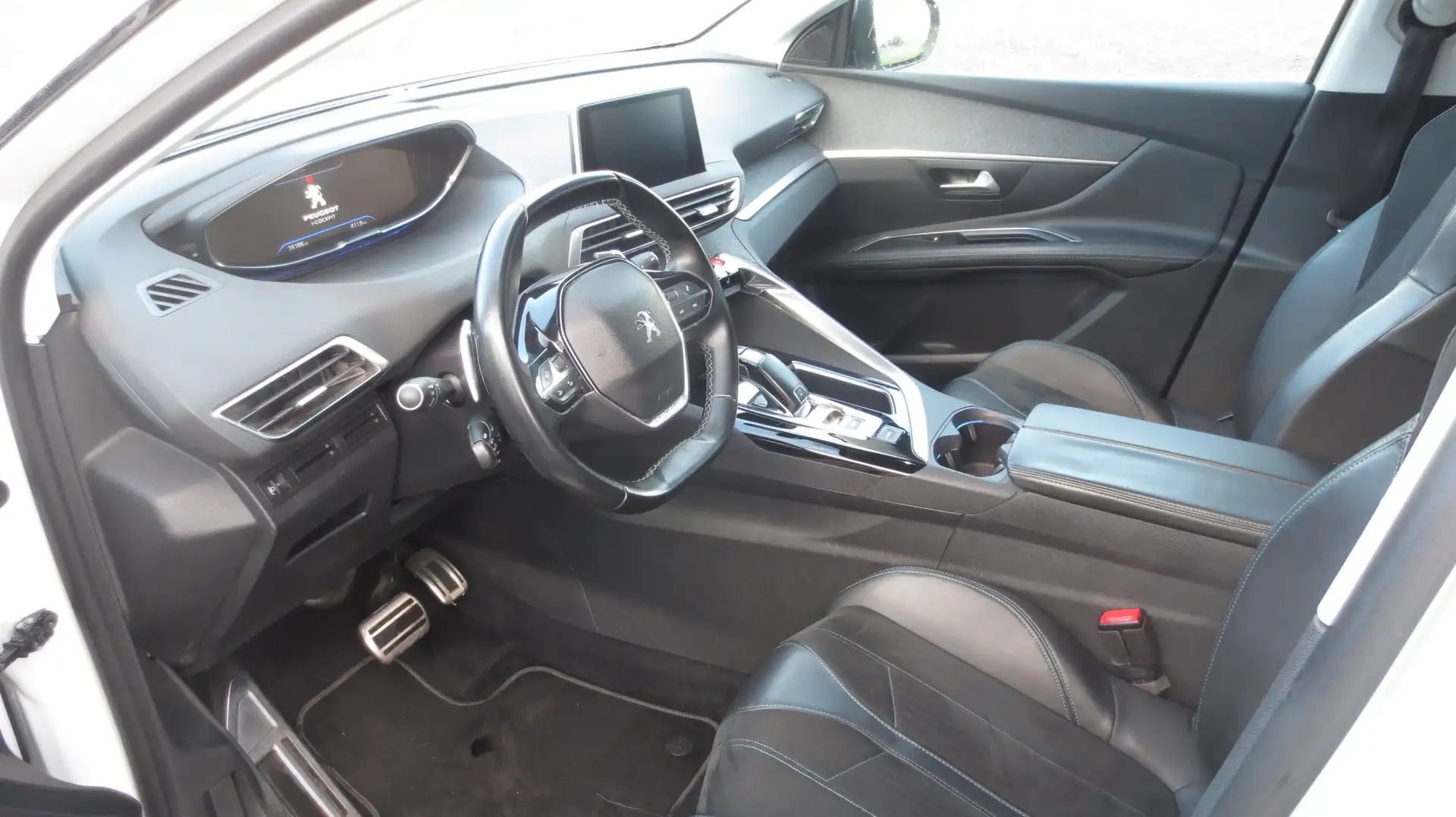 Vehicle image, number 6