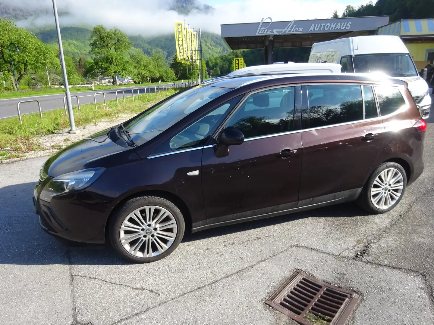 Vehicle image, number 3