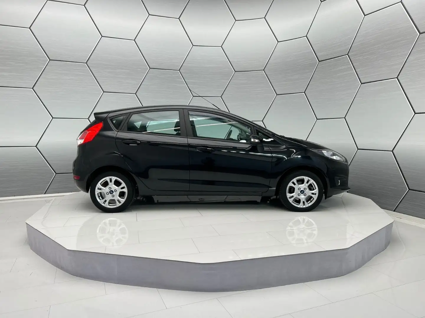 Vehicle image, number 6