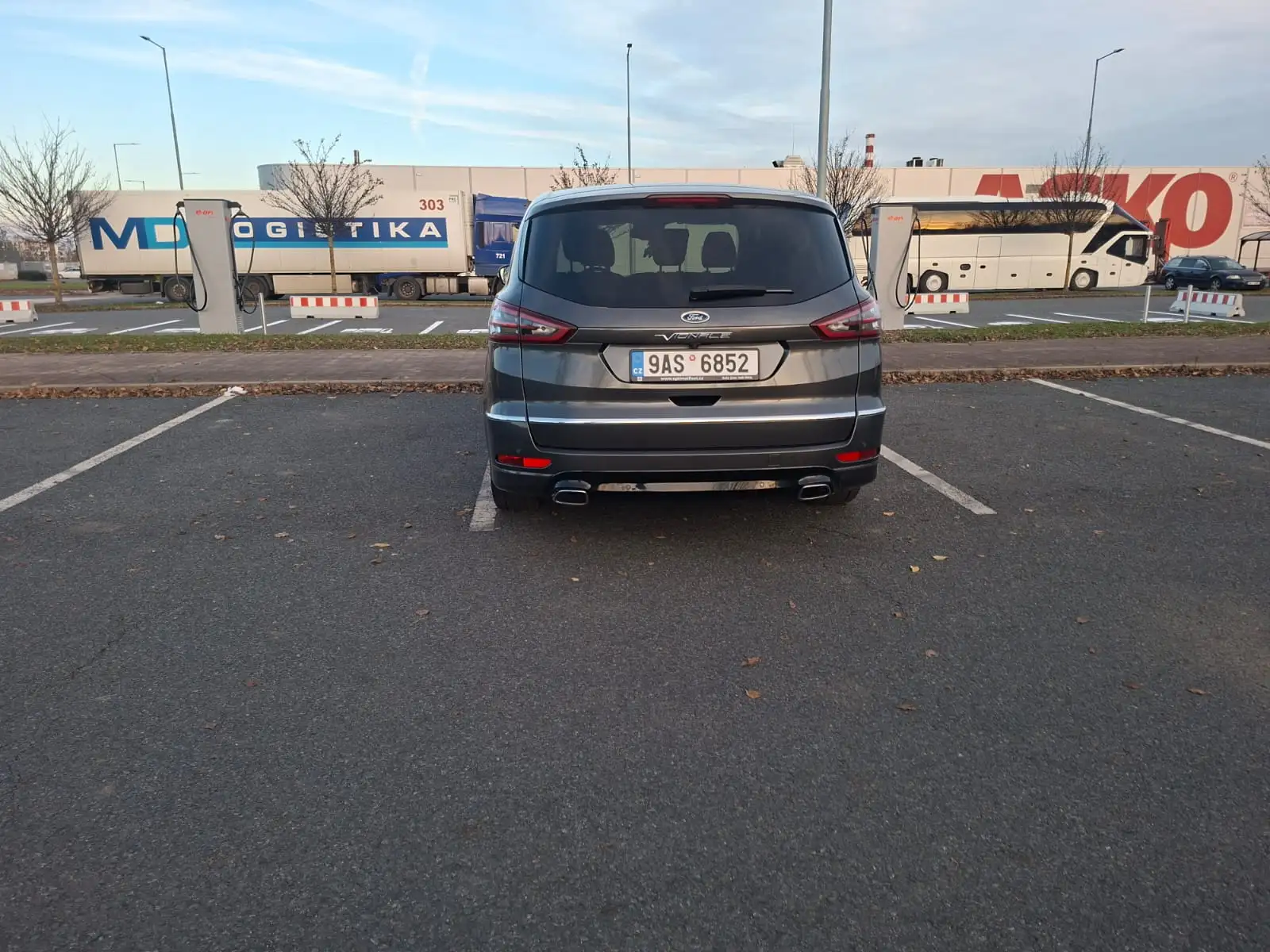 Vehicle image, number 6