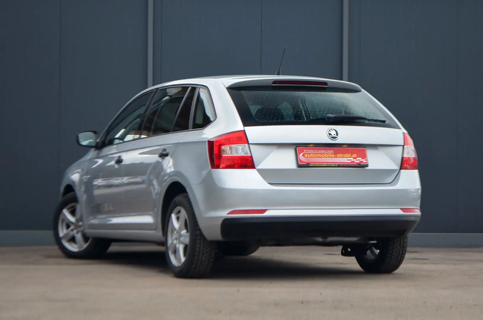 Vehicle image, number 4