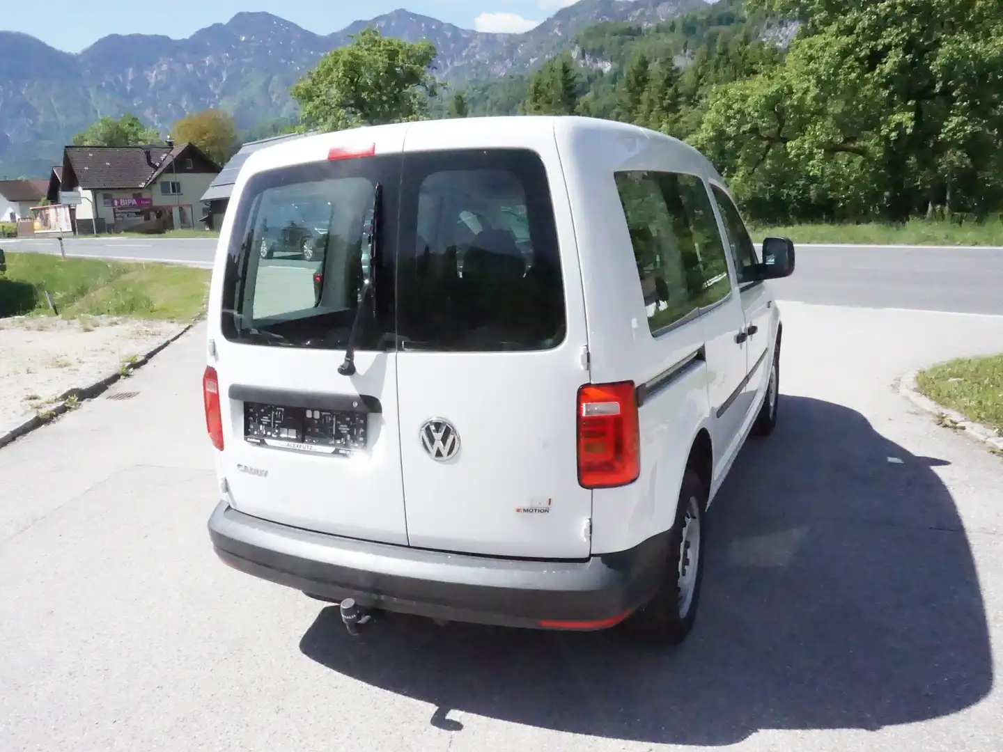 Vehicle image, number 8