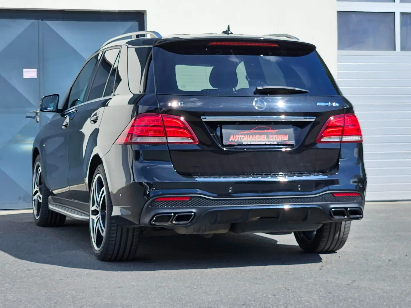 Vehicle image, number 12