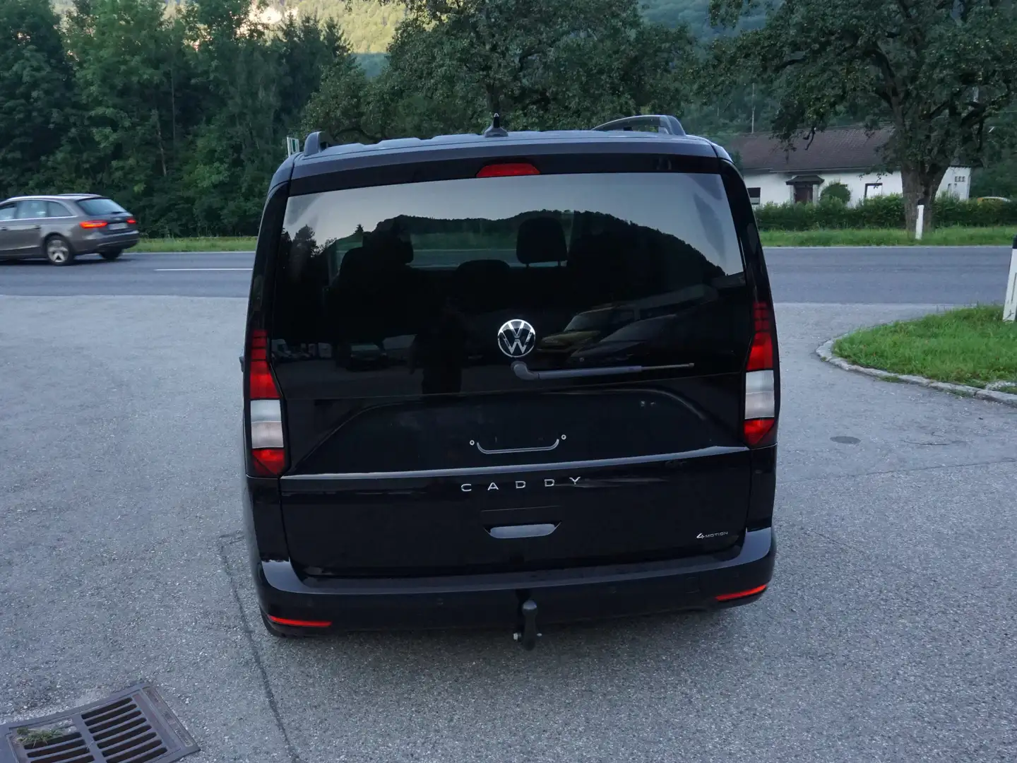 Vehicle image, number 8