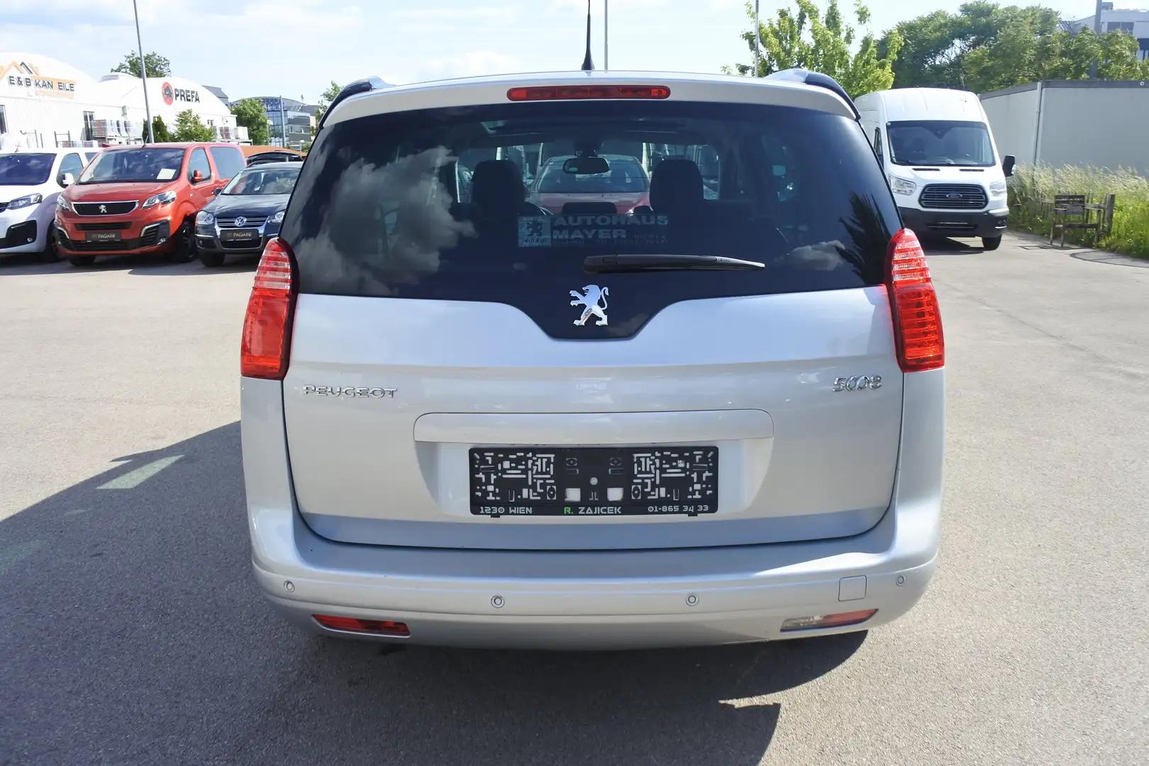 Vehicle image, number 6