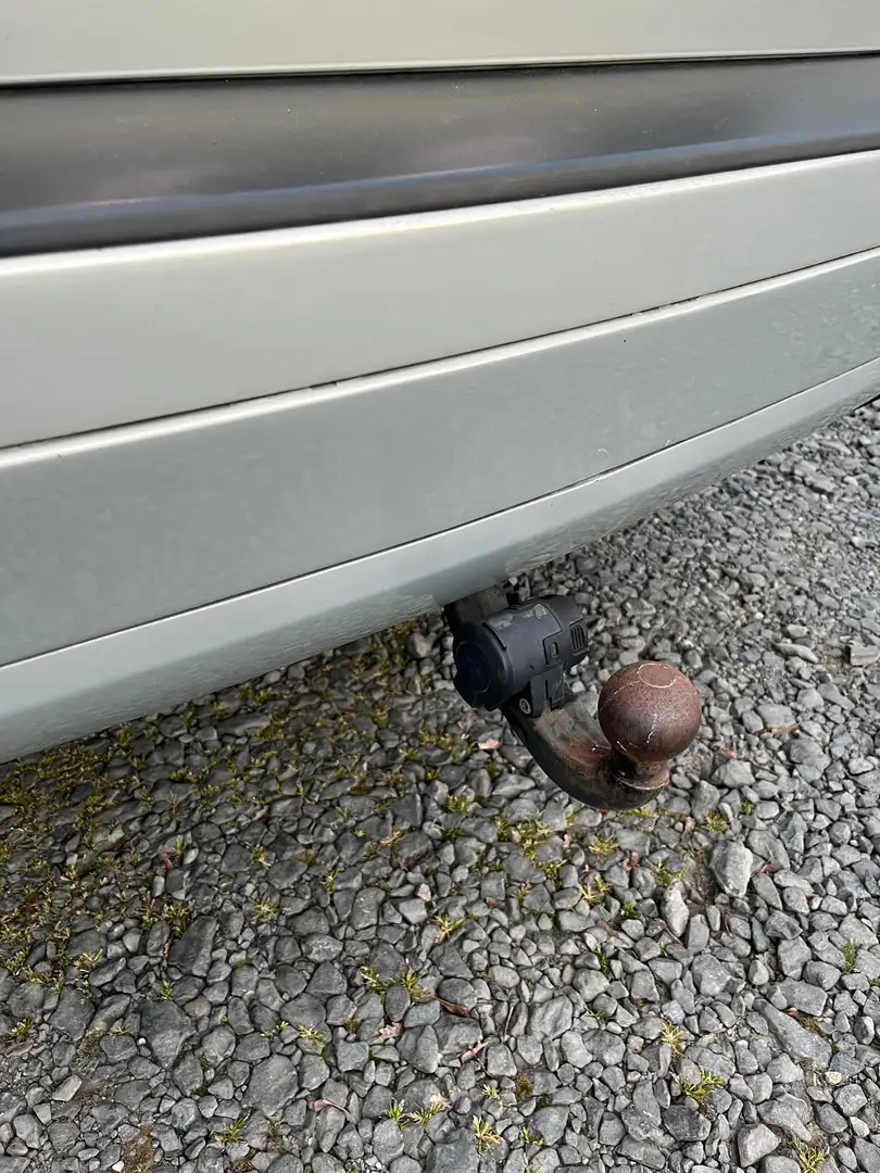Vehicle image, number 12