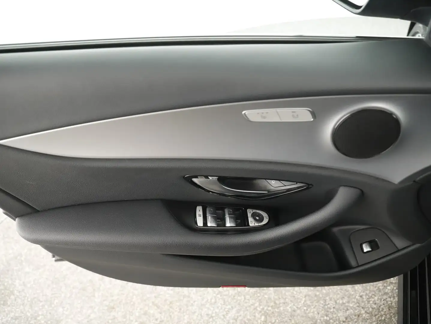 Vehicle image, number 16