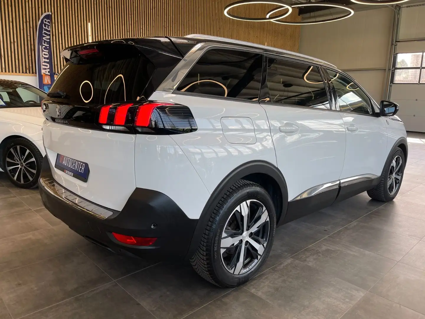 Vehicle image, number 4