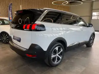 Vehicle image thumbnail, number 4